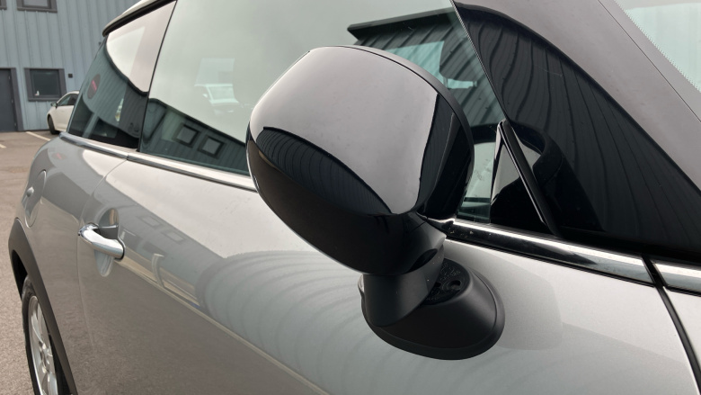 MINI Hatchback 1.5 Cooper Classic Premium 3dr Auto Petrol Hatchback